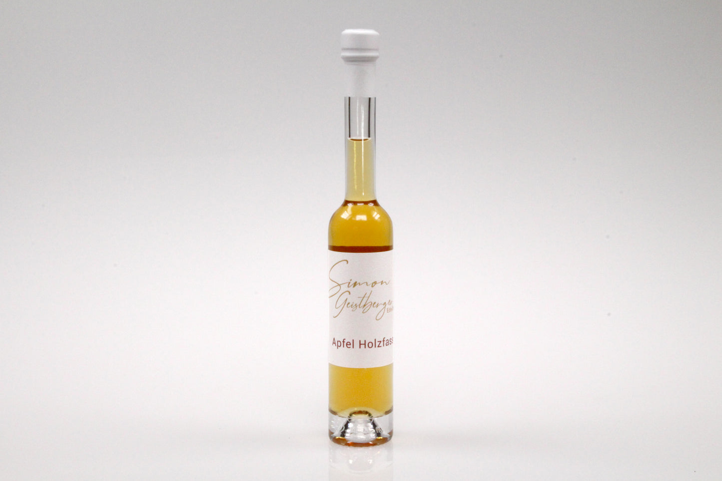 Apfelbrand im Holzfass