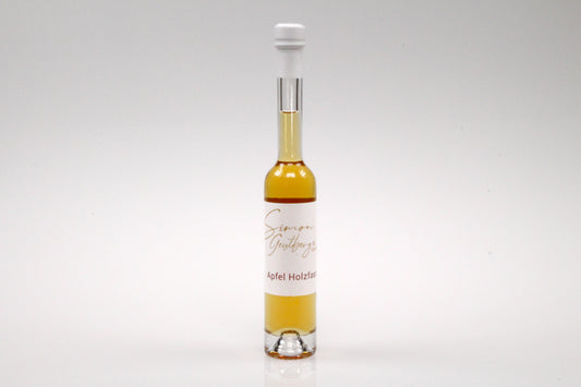 Apfelbrand im Holzfass