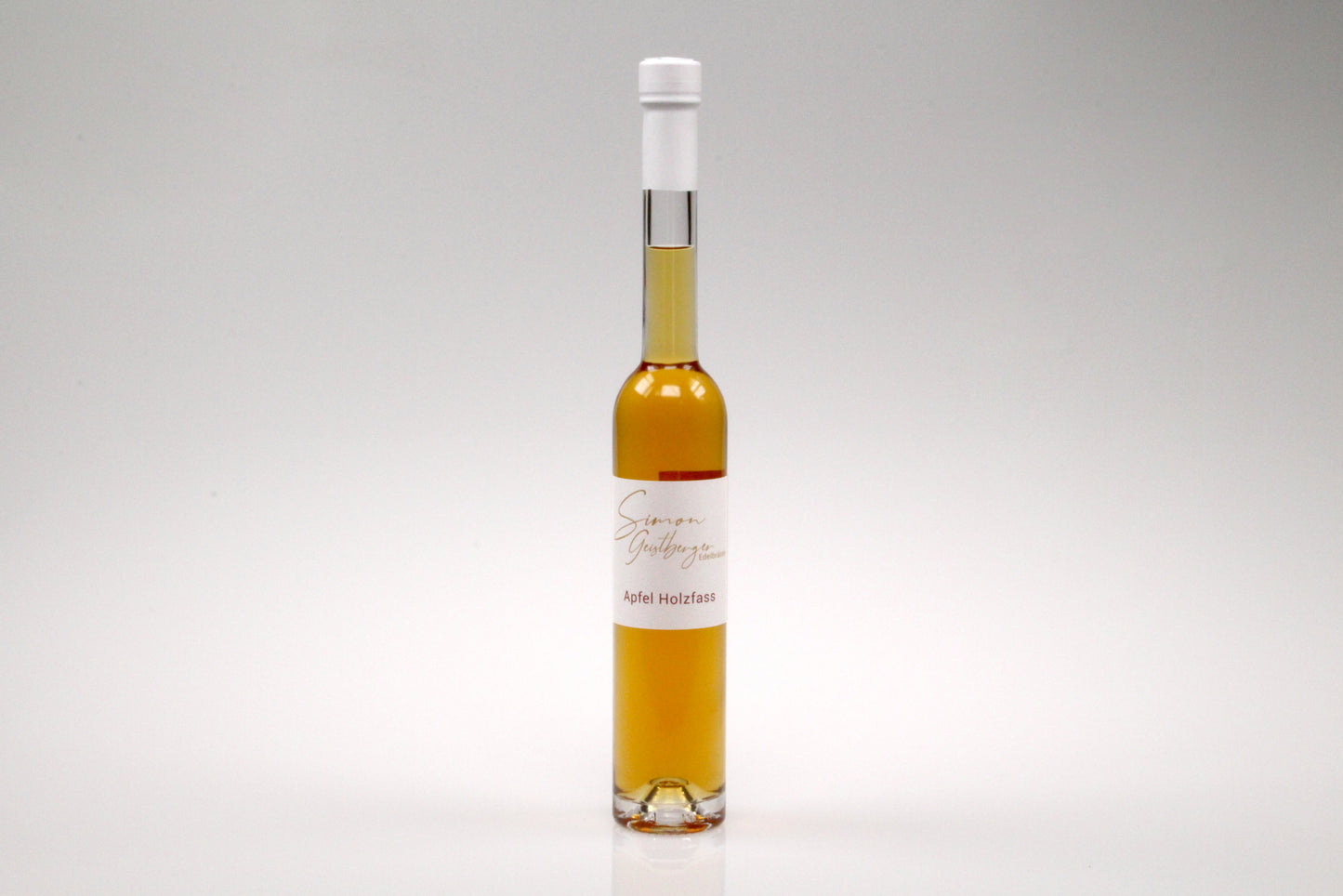 Apfelbrand im Holzfass