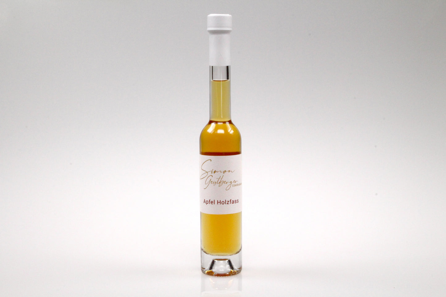 Apfelbrand im Holzfass